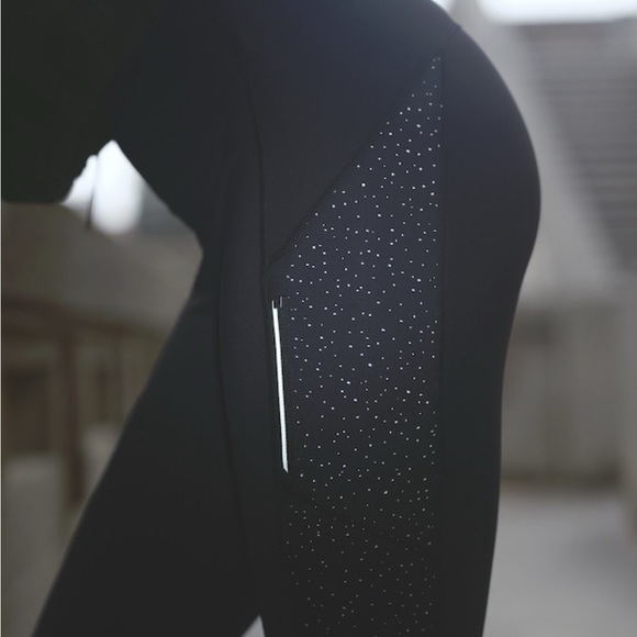 NWOT  Athleta Rainier Orion Black Reflective Tight Size 1X - Picture 4 of 11